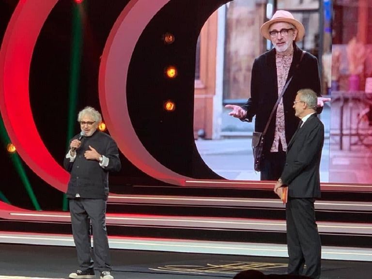 المخرج الفلسطيني أثناء إلقاء كلمة قصيرة