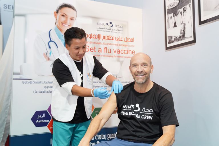 جانب من مشاركة "صحة" في فعالية ماراثون "أدنوك" بأبوظبي