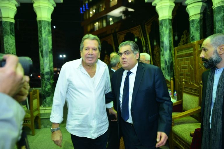 عمرو موسى في عزاء محمد خيري.. وغياب تام لنجوم الفن - صورة 2