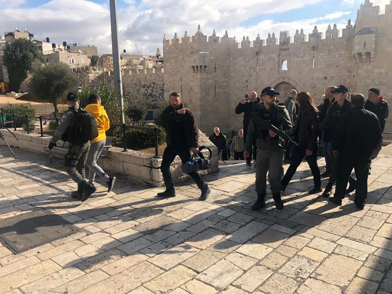 الطاقم بعد الإفراج عنه