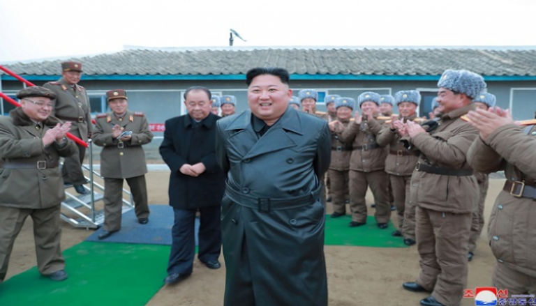 الزعيم الكوري الشمالي بموقع اختبار صاروخ - أرشيفية
