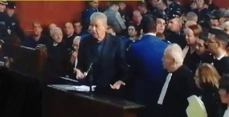 عبد المالك سلال في المحاكمة