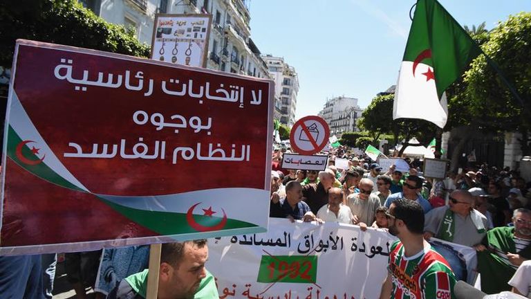 مظاهرة رافضة للانتخابات في الجزائر