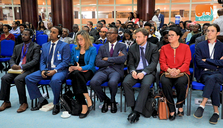 مدير الوكالة الفرنسية مع المديرة التنفيذية للجنة الاقتصادية الأفريقية