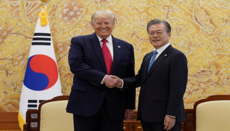 مون جيه-إن رئيس كوريا الجنوبية ونظيره الأمريكي دونالد ترامب