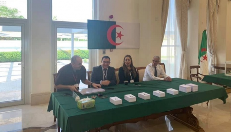 إقبال ضعيف على التصويت في القنصلية الجزائرية بباريس