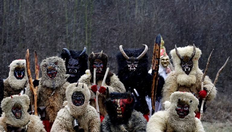 تقليد غريب يسبق احتفالات عيد الميلاد في قرية فالاسكا بولانكا التشيكية