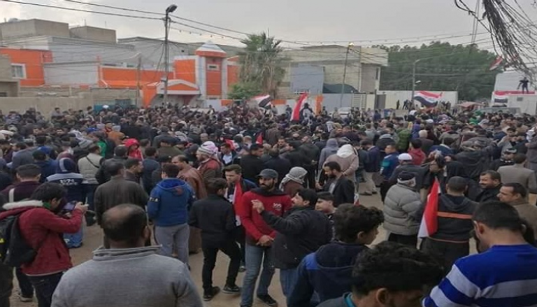 أنصار الصدر يتوعدون برد قاس على استهداف مقره