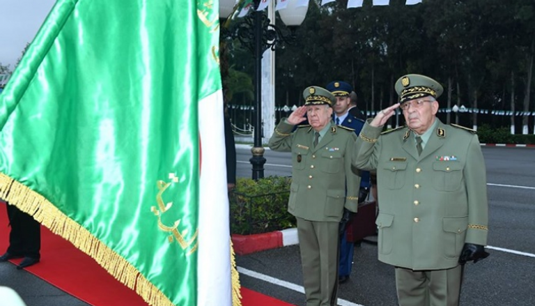 قائد الجيش الجزائري مع قائد القوات البرية