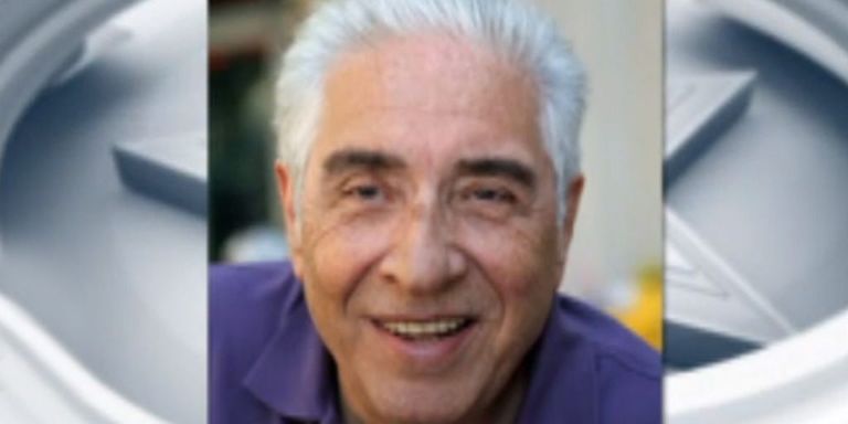 باقر نمازي الأمريكي وانغ المطلق سراحه برفقة زوجته وطفله - أرشيفية