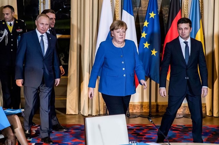 الرئيس الروسي ونظيره الأوكراني خلال جلسة المباحثات - أ.ف.ب الرئيس الروسي ونظيره الأوكراني خلال جلسة المباحثات- أ.ف.ب