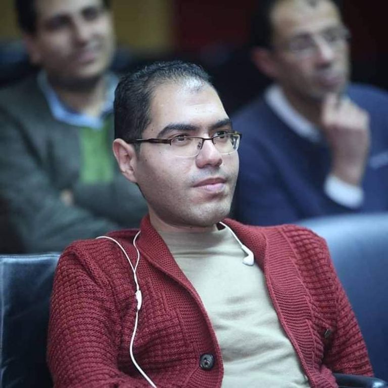 إسلام وهبان : ليس صحيحا من يشاع عن تراجع القراءة  نادي القراءة في مكتبة القاهرة يجذب شرائح عمرية مختلفة - أرشيفية