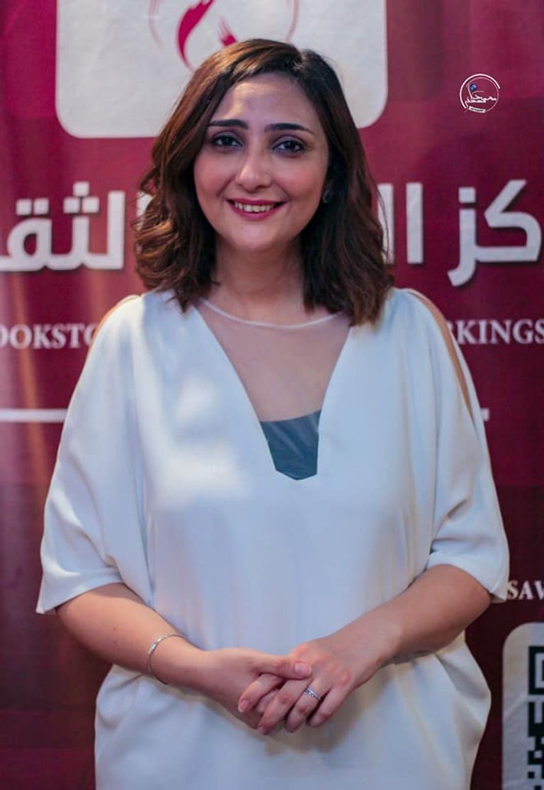 نورا ناجي: ساعدت الكاتب على تطوير أدواته نادي القراءة في مكتبة القاهرة يجذب شرائح عمرية مختلفة - أرشيفية