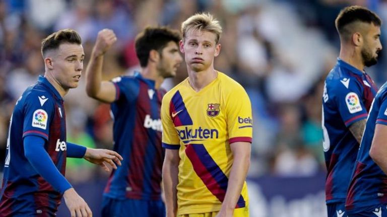 برشلونة وليفانتي أليخاندرو هرنانديز حكم مباراة الكلاسيكو