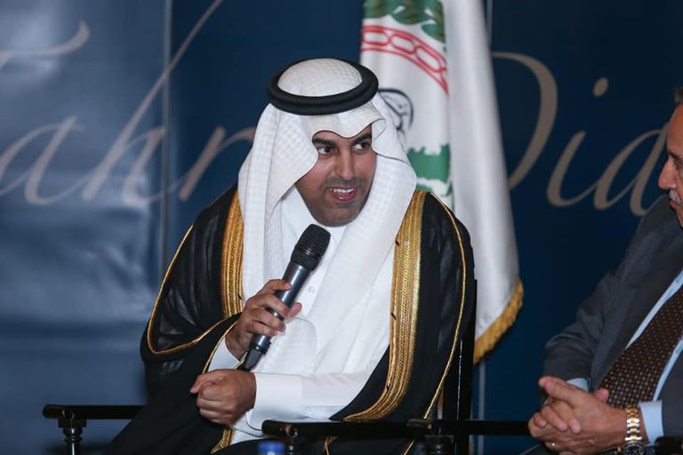 رئيس البرلمان العربي أثناء محاضرة بالجامعة الامريكية بالقاهرة رئيس البرلمان العربي الدكتور مشعل بن فهم السلمي