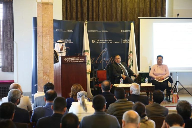 رئيس البرلمان العربي أثناء محاضرة بالجامعة الامريكية بالقاهرة رئيس البرلمان العربي الدكتور مشعل بن فهم السلمي