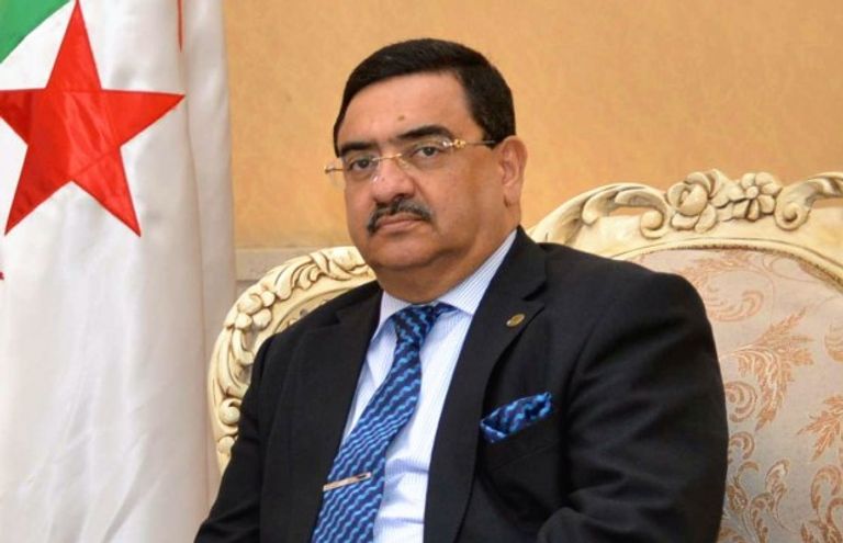 عبد الحميد سي عفيف القيادي في الحزب الحاكم بالجزائر - أرشيفية مرشحا انتخابات الرئاسة الجزائرية عز الدين ميهوبي وعبدالمجيد تبون