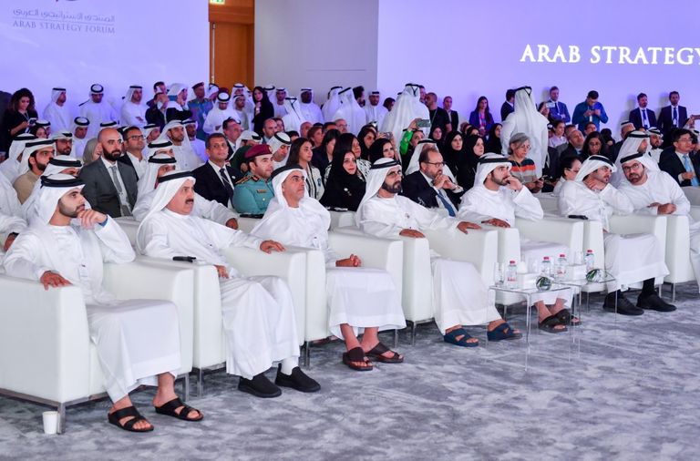 الشيخ محمد بن راشد آل مكتوم والشيخ سيف بن زايد آل نهيان