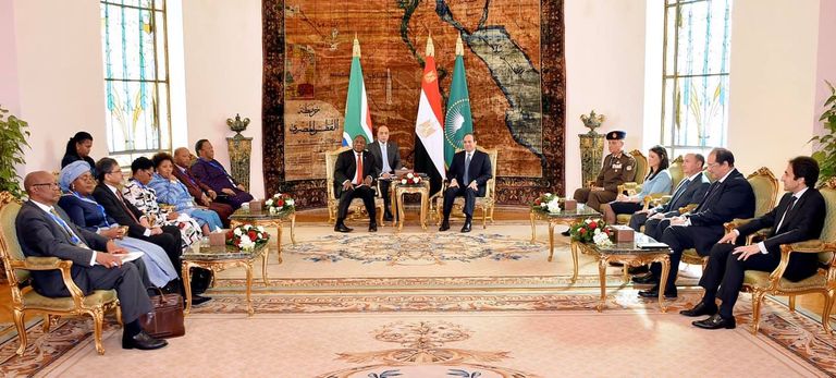 جانب من لقاء السيسي ورامافوزا في القاهرة