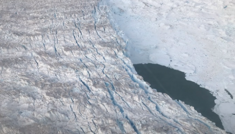 ذوبان أحد أنهار "جرينلاند" الجليدية