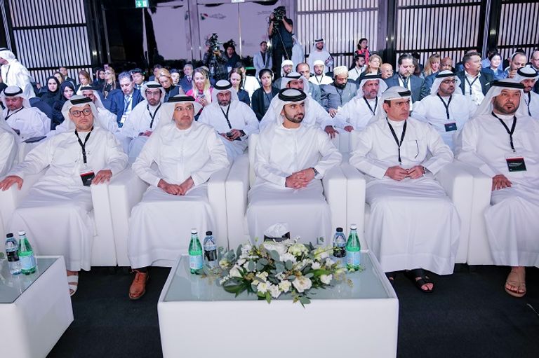 الشيخ منصور بن محمد بن راشد آل مكتوم يشهد انطلاق منتدى الإمارات