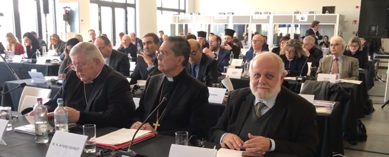 محمد عيسى بوشهاب السفير الإماراتي في بروكسل في افتتاح المؤتمر