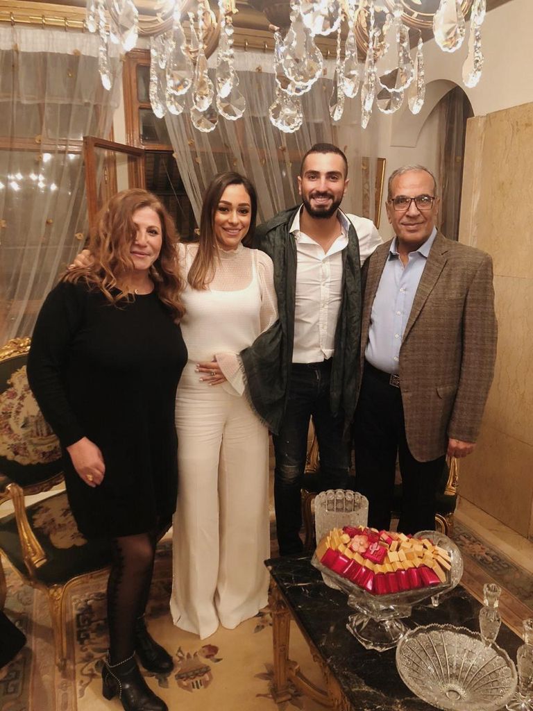 محمد الشرنوبي وخطيبته راندا رياض 