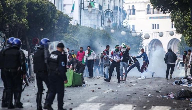 مواجهات مع الشرطة الجزائرية