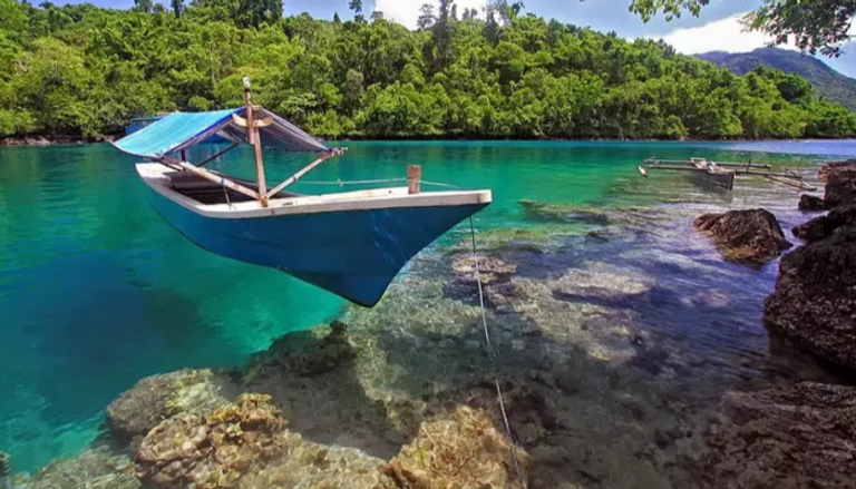 جزيرة هالماهيرا هي أكبر جزر إقليم مالوكو الشمالية الإندونيسي
