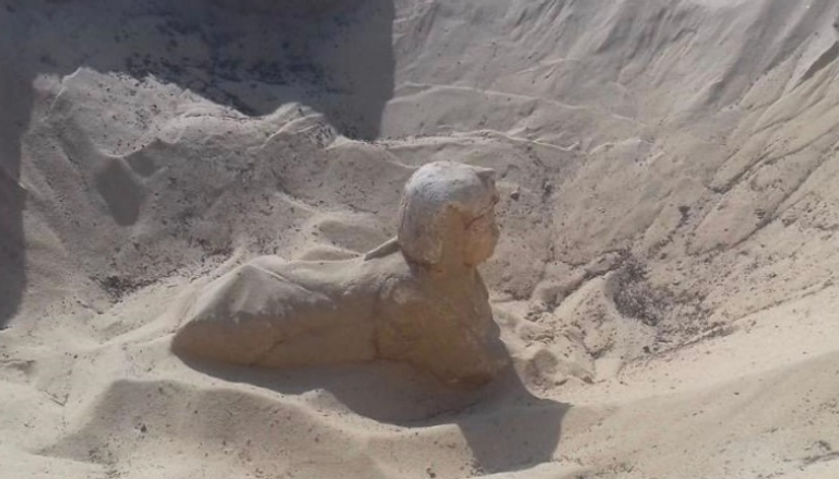 العثور على تمثال بمنطقة تونا الجبل في صعيد مصر