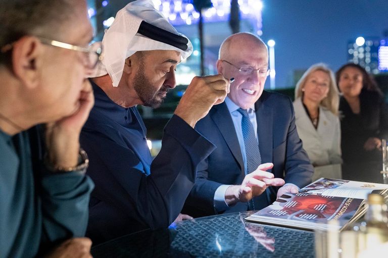 جانب من لقاء الشيخ محمد بن زايد آل نهيان والدكتور كورت نيومان