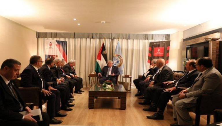 الرئيس الفلسطيني خلال اللقاء في مدينة شرم الشيخ