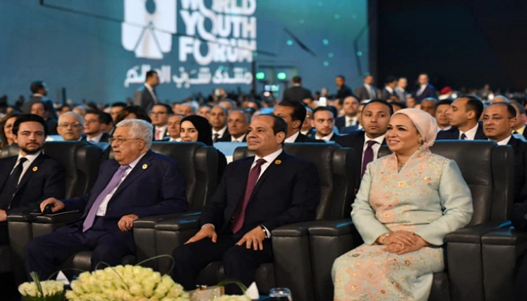الرئيس المصري ونظيره الفلسطيني خلال منتدى شباب العالم بشرم الشيخ