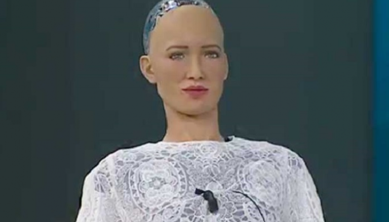الروبوت صوفيا خلال مشاركتها بمنتدى شباب العالم