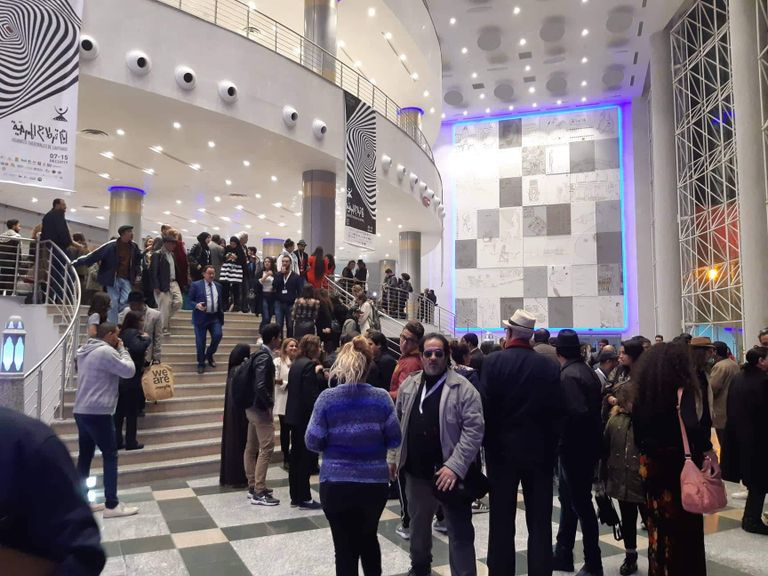 جانب من المسرحية المصرية "الطوق والإسورة"