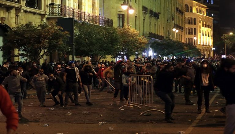جانب من اشتباكات بيروت مساء السبت - أ ف ب