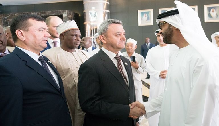 الشيخ محمد بن زايد آل نهيان خلال لقائه برؤساء وأعضاء برلمانات العالم