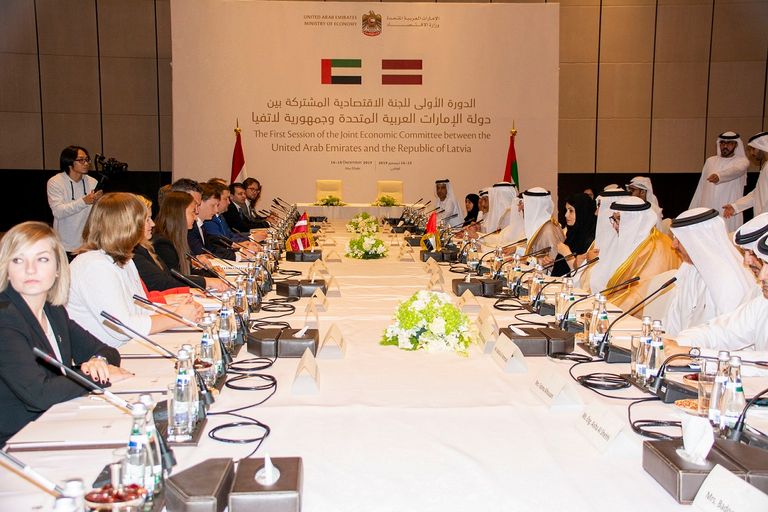 الدورة الأولى للجنة الاقتصادية المشتركة بين الإمارات ولاتفيا لقاء وزير الاقتصاد الإماراتي ونظيره اللاتفي