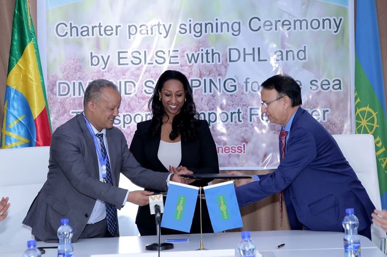 جانب من توقيع الاتفاق بأديس أبابا