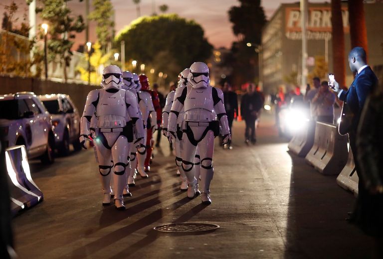 جانب من افتتاح العرض الأول لأحدث أفلام سلسلة "حرب النجوم"