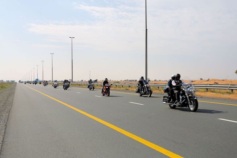 جانب من جولة الدراجات النارية بالإمارات