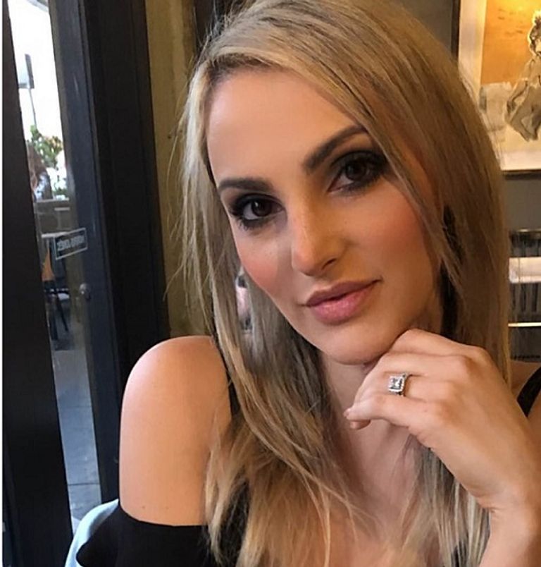 تزيين شجرة عيد الميلاد