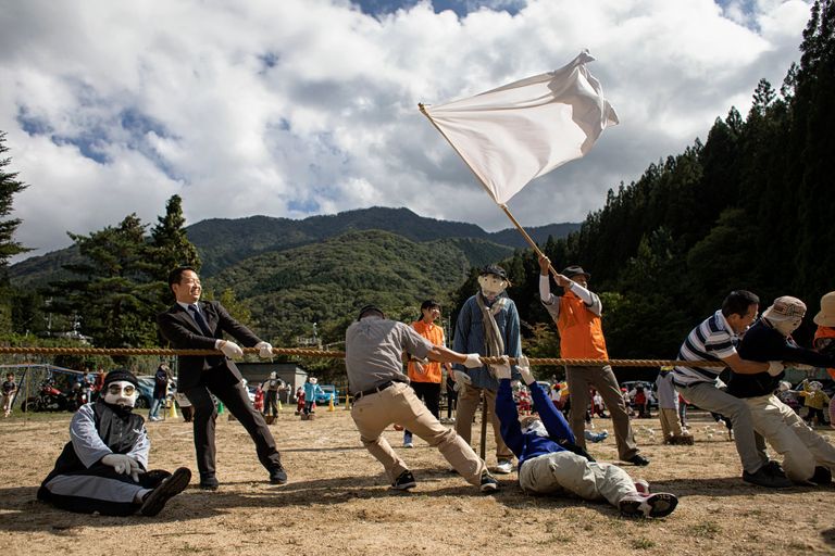 قرية يابانية بلا أطفال تستعين بالدمى لتعويض غياب الصغار