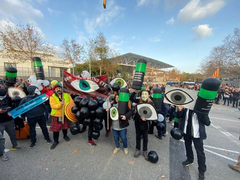 الاحتجاجات تبدأ قبل الكلاسيكو 