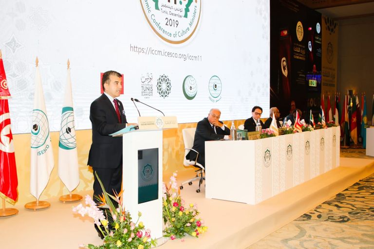 الدكتور سالم بن محمد المالك خلال كلمته بالجلسة الافتتاحية