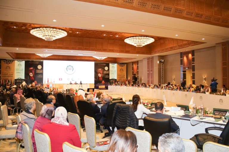 الدكتور سالم بن محمد المالك خلال كلمته بالجلسة الافتتاحية