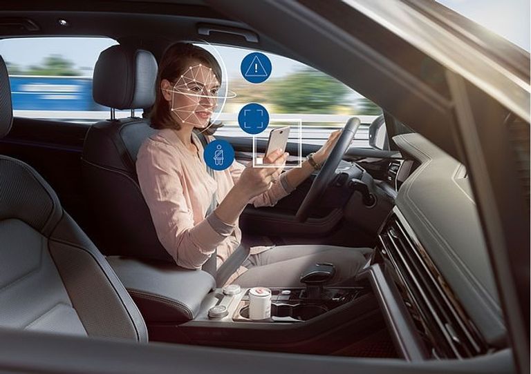 واحد من كل 10 حوادث للسيارات ناتج عن تشتت انتباه السائقين