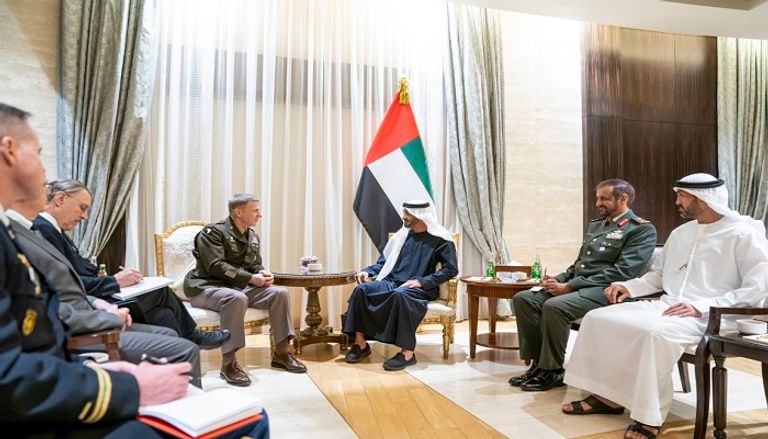 الشيخ محمد بن زايد آل نهيان والفريق أول جيمس ماكونفيل