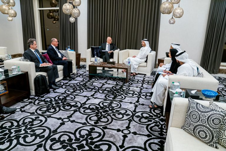 الشيخ عبدالله بن زايد آل نهيان ووزير خارجية اليونان يوقعان مذكرة التعاون