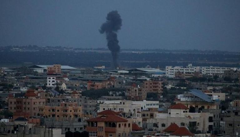غارة إسرائيلية سابقة على قطاع غزة - رويترز